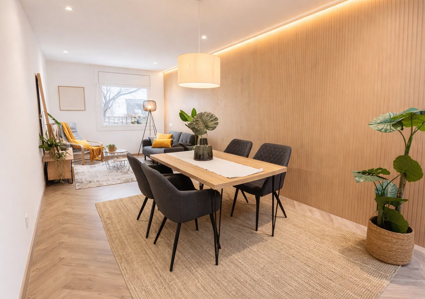 Salón reformado por Es & Martz en Barcelona